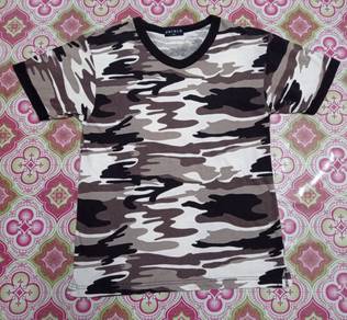 vintage uniqlo v-neck ringer  tee camo
