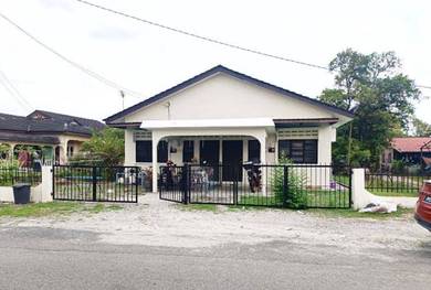 Hill Top Serdang New Village House Behind SMK Seri Kembangan