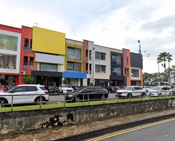 High Visibility Facing Main Road 3 Storey Shoplot For Sale @ Seremban2