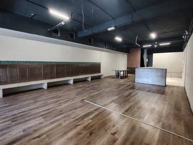 LEBUH VICTORIA , Ground floor shop house for rent  -- la 3444sf