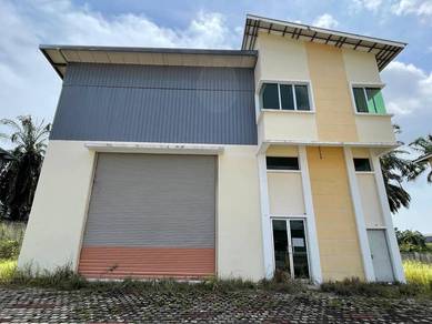1.5 Storey Industrial Detached Factory Warehouse @ Bkt Minyak To Let