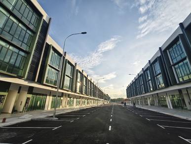 Permas Jaya new 2nd floor shoplot for rent 