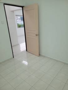 Taman Pekaka (Block 31A) 850SF 3-Bedrooms Kitchen Cabinet 1-C/Carpark