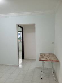 Taman Pekaka (Block 31A) 850SF 3-Bedrooms Kitchen Cabinet 1-C/Carpark