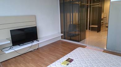 Pool View Ara Damansara Eve Suite Studio With Ceiling Fans Near Lrt