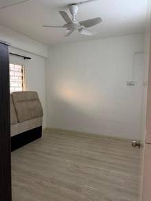 Taman free school flat, renovation, free parking