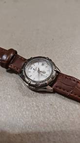 25 hours watch lady