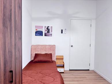 Female Friendly Unit! Walking distance to LRT MRT