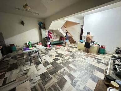 Dua Tingkat Teres Rumah Bandar Baru Kundang