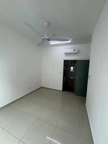 Parkland @ Kajang 2 for rent ( 2B2R) Balcony unit NEXT TO KTM
