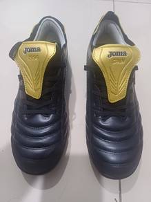 Turf futsal shoe