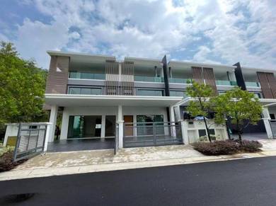 Owner Move To Sg【Double Storey Superlink 22x75】Freehold In Seremban