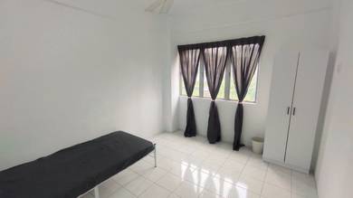 SHAH ALAM SEKSYEN 27 Bilik Single WANITA xkongsi GUARD 24HR ada LIF