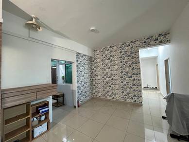 Reflections Condominium Fully Renovated 2 Car Park High floor