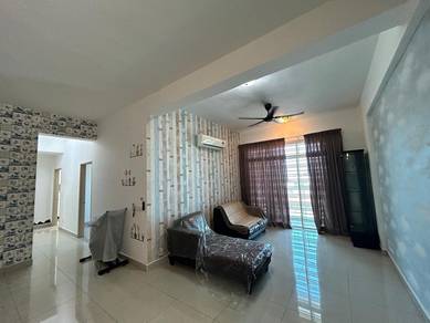 Reflections Condominium Fully Renovated 2 Car Park High floor