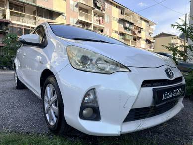 Toyota PRIUS C 1.5 (HYBRID) NHP10R (A)