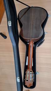 Alhambra 5P Classical Guitar Buatan Spain-Cedarwoo