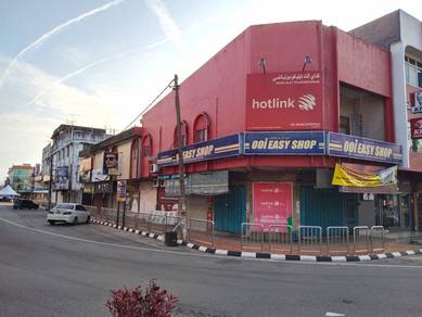 Kedai/ Restoran / Showroom Corner Lot dekat Simpang Besar Di Bandar Ta