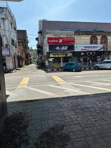 Kedai/ Restoran / Showroom Corner Lot dekat Simpang Besar Di Bandar Ta