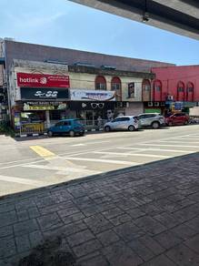 Kedai/ Restoran / Showroom Corner Lot dekat Simpang Besar Di Bandar Ta