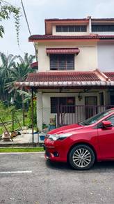 Medium cost landed house Parit Raja for Rent