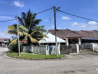 Taman Putri, Kulai Corner Lot below market house for sale
