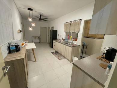 Female Muslim Master / Big Room for Rent (Single or Sharing)