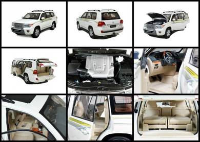 1:18 Paudi Toyota Land Cruiser 2012 VXR (White)