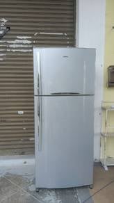 peti sejuk 2 pintu toshiba