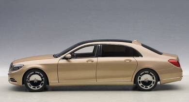 1:18 Autoart MERCEDES MAYBACH S-KLASSE S600 (Gold)