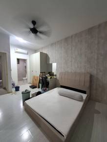The Hamilton Condominium Master Room For Rent-Mixed gender Only