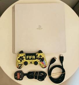 Sony PlayStation 4 PS4 Console + FIFA Themed Cont