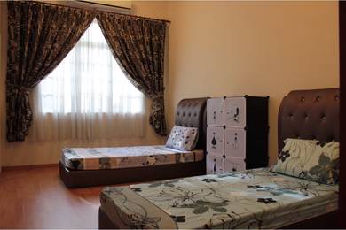 Bilik sewa - Wanita - Kotawarisan Bungalow House - dekat area KLIA