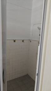 Taman Wayton / Partially furnished / paya terubong