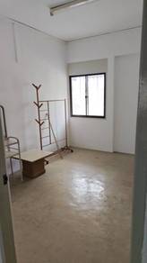 Taman Wayton / Partially furnished / paya terubong
