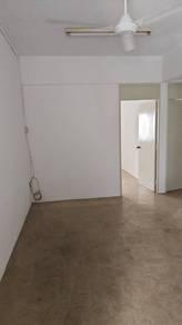 Taman Wayton / Partially furnished / paya terubong