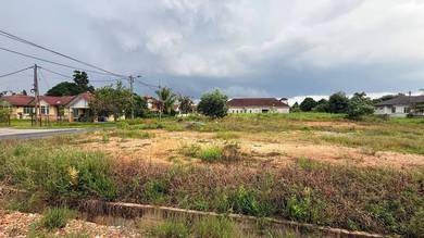 Tanah Corner Lot di Kampung Jelatok Tanah Merah Untuk Dijual