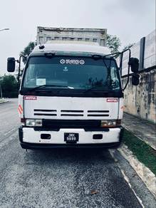 Nissan PF6 box truck