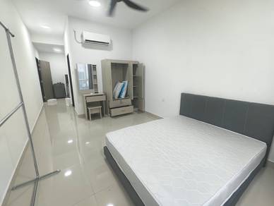 Trellis Residence @ 3-5 mins drive to CIQ