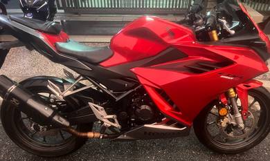 Honda CBR150R 2023 Red.