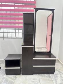 Almari solek & meja sisi katil