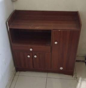 almari letak barang
