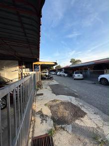Teres Setingkat Taman Aman