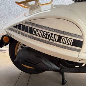 Vespa 946 Christian Dior Limited Edition