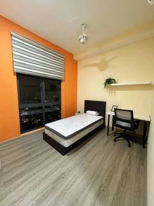 Middle Room, The Henge Condo, Kepong [MIX Gender unit, Bus to MRT]