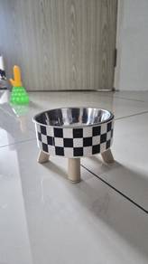 Tempat makan kucing