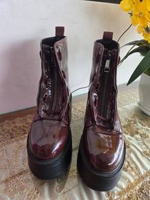 DKNY boots lady