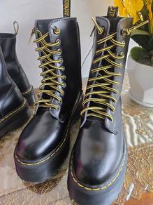 Dr Martin size 7 lady