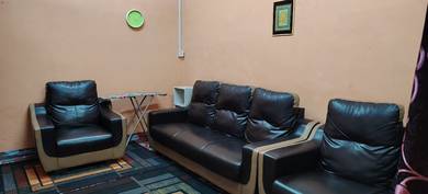 Home stay taman peruna 