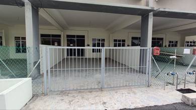 Rumah 4 Bilik Bersebelahan SMK Peramu
